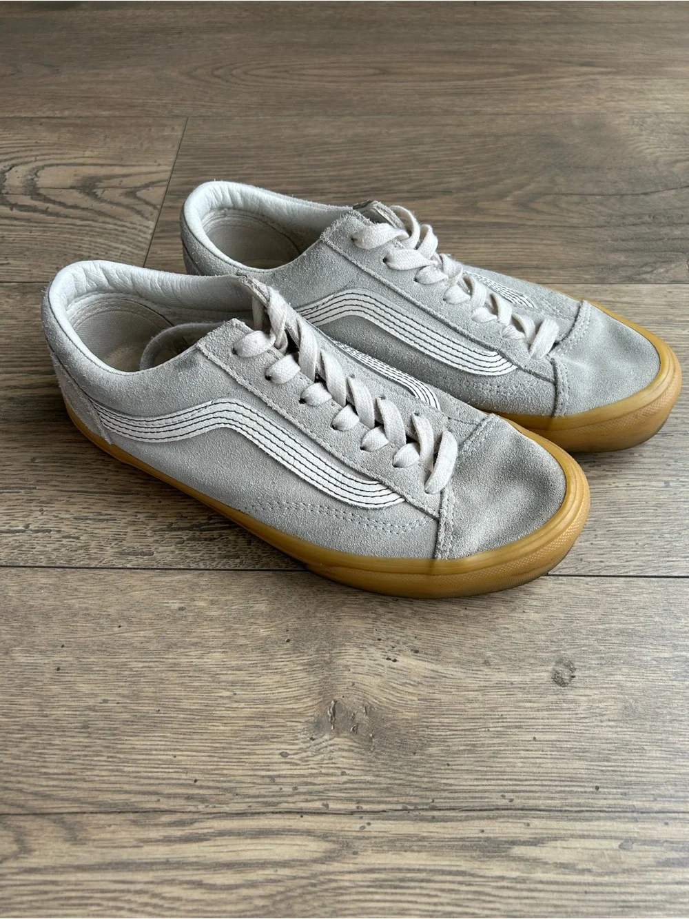 🛹 VANS Low Top Suede Sneakers in Light Gray with Gum Sole